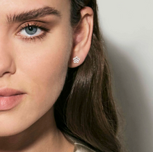 Load image into Gallery viewer, SWEETMADAME SILVER STUDS 242013/010 PAVÉ SET CZ FLOWERS