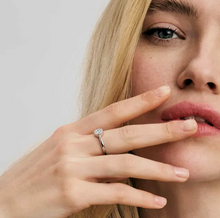 Load image into Gallery viewer, SEIDIVINA RING 241400/012 CENTRAL 18K GOLD WITH CZ