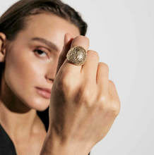 Load image into Gallery viewer, LEAF OF LIGHT RING 243103/010 LARGE SILVER