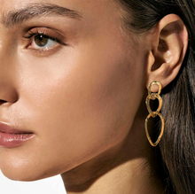 Load image into Gallery viewer, WEAR & STYLE EARRINGS 134516/012 GOLDEN HAMMERED LINK CHAIN