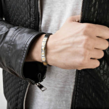 Load image into Gallery viewer, COMPOSABLE CLASSIC LINK 030231/64 LOVE DUBLIN IN 18K GOLD AND ENAMEL