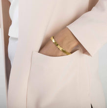 Load image into Gallery viewer, TRENDSETTER BRACELET 021111/003 GOLD PVD BUTTERFLIES