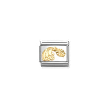 Load image into Gallery viewer, COMPOSABLE CLASSIC LINK 030167/11 AQUARIUS WITH ETCHED DETAIL IN 18K GOLD
