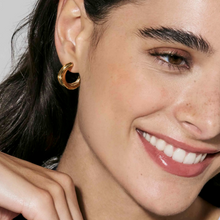 Load image into Gallery viewer, ECCLETTICA EARRING 134316/012 GOLD INTERSECTED STUDS
