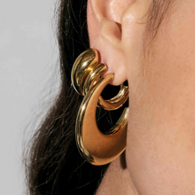 Load image into Gallery viewer, ECCLETTICA EARRING 134318/012 GOLD SMALL DROP STUDS
