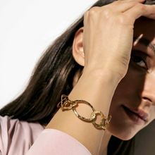 Load image into Gallery viewer, WEAR &amp; STYLE BRACELET 134506/012 GOLDEN HAMMERED LINK CHAIN
