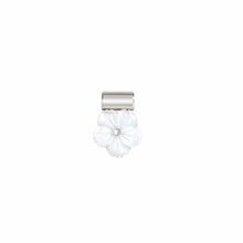 Load image into Gallery viewer, SEIMIA PENDANT 148804/001 FLOWER WITH WHITE MOTHER OF PEARL

